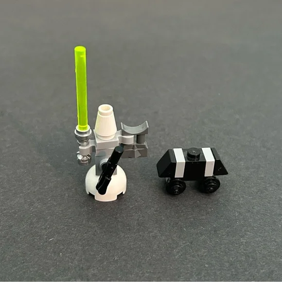 Lego Star Wars 7958 Weapons Tool Rack Mouse Droid